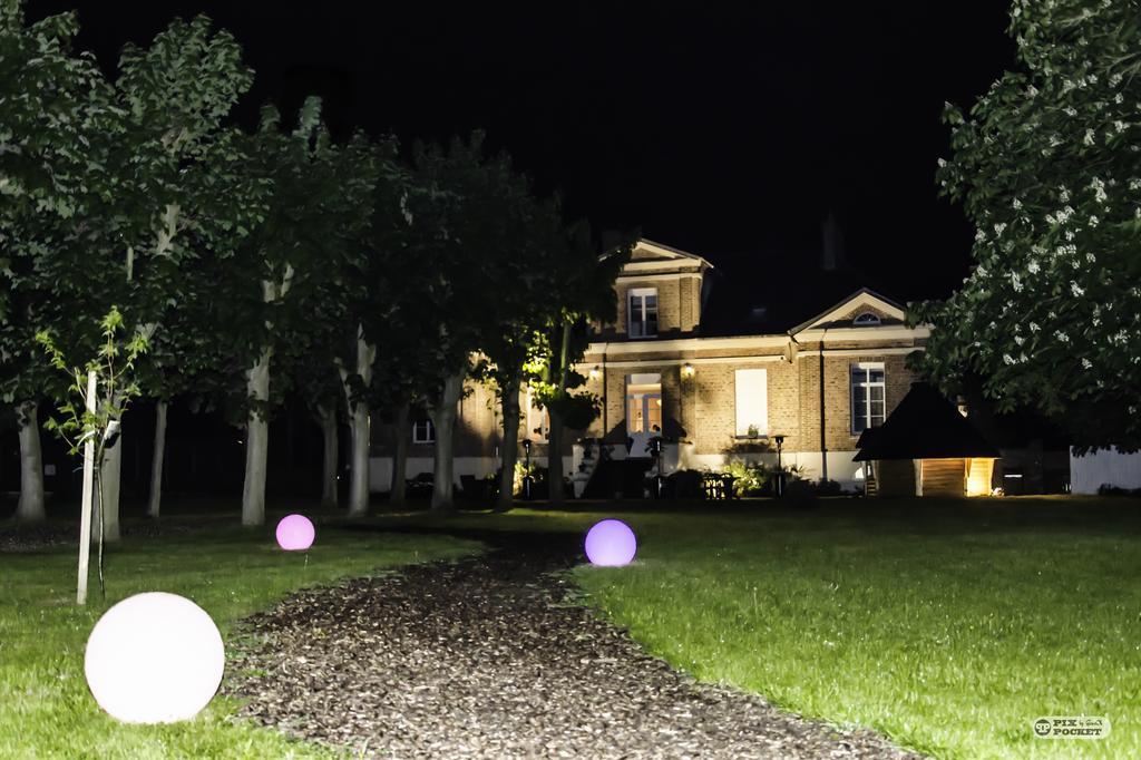 Chateau Des Lumieres Gite Et Gite Insolite Saint-Blimont Exterior photo